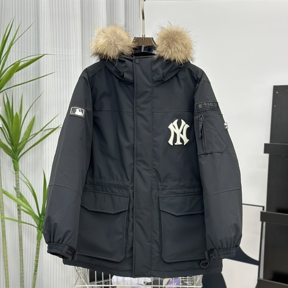 MLB Down Jacket with Fur Collar – Stylish and Warm Winter Wear